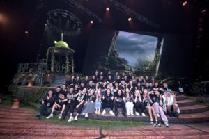 Ronald Cheng Instagram - 今次第一次自己show 自己主辦，真係乜嘢都緊張一餐，完show急不及待捉住團隊開會檢討，當然有啲地方做得唔夠好。但一如我show尾嘅時候所講，無論中間經歷咗幾多，我哋都好開心，因為我哋真係做到啦！多謝台前幕後所有人幫助過我哋嘅每一位，全靠你哋個show先做得到，再要多謝買飛嚟支持我哋嘅老闆們，今次之後我哋會做得更好。希望我哋好快再見！

#記住呢兩晚係屬於我哋
#反應一場比一場好

贊助：K CASH Supreme｜Katch
演唱會統籌：機動娛樂｜GH Management
演唱會宣傳：Light Hub
全力支持：瀛海文化｜大麥票網
場地支持：澳門倫敦人
演唱會統籌：湘湘 @機動娛樂
演唱會巡演經理：MiMi @GHM
藝人管理：湘湘@機動娛樂 ｜Stephanie @機動娛樂
保險顧問：連炎輝｜夏竹欣
	
導演：Rabbit@ptu｜Kin@ptu
導演助理：Yabbi｜Kiu
音樂總監：Joey Tang
舞蹈總監：Yiu @IDS
工程統籌：何成業
舞台設計：小蕉（邵偉敏）
燈光設計：Austin Cha @Team Sparking｜Choi Ho Hin @Team Sparking
鐳射設計：夏振捷 ｜林紹緯
音響設計：Tsang Hin Yan
舞台監聽：阿鏗
視覺統籌：斯潔｜甦粹音像藝術
視覺設計：斯潔｜許晏慈｜林昀嬋｜陳紫蘋｜李沛縈｜尼可｜甦粹音像藝術
視覺執行：Li Ming
舞台經理：Li Ka Kuen｜Kwok Yui Kong
後台統籌：Tony @GHM
	
舞台機械工程：銚龍舞台製作
燈光及音響工程：Jkbrothers Engineering
視像器材提供：ITP INTECHNICAL PRODUCTIONS
舞台激光效果：MEGA Laser
舞台特別效果：Leslie studio
攝像工程：HIKO Studio
舞台台面工程：Dick Ko Arts Production Company
	
演唱會形象指導：文念中
演唱會服裝製作：Chloe Lam
服裝管理：Eddy Chu
藝人髮型設計：Horace Tse
藝人化妝：Henry Li
舞蹈員髮型及化妝：非常作 GFC Make Up Team
	
樂隊成員:	
Keyboard	：Dennie Wong
Keyboard	：Abby Wong
Guitar：Joey Tang｜Andrew Cheung
Bass：Jacky Man
Drums：KB
Percussion   Chorus：Patrick Lui
Programmer   Chorus：Pam Chung
Roadie：Leo Kwan
Dancer：Chan Wing See｜Lai Hiu Ying｜Wan Choi Ling Jolin｜Yan Wu Luxi
	
撰稿員：Cheng Shui Ki
Photographer：Catherine Lo
演唱會花絮：Jacky ｜九虎 ｜采微 

特別鳴謝	Kom Chun Yu，Szeto Ho Fai，Wong Wai，Esther Kwok, Karen Kwan, Caroline Chow, Almen, Dave, Amber, Fendi, Kyrie, Ken, Ryan
