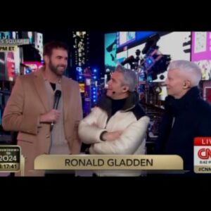 Ronald Gladden Instagram - Never thought I’d be hanging out with @andersoncooper @bravoandy on New Years Eve, but I also never thought anybody would see the “documentary” I was participating in either.

Styled by @warrenalfiebaker 
@brooksbrothers @goldengoose @bananarepublic