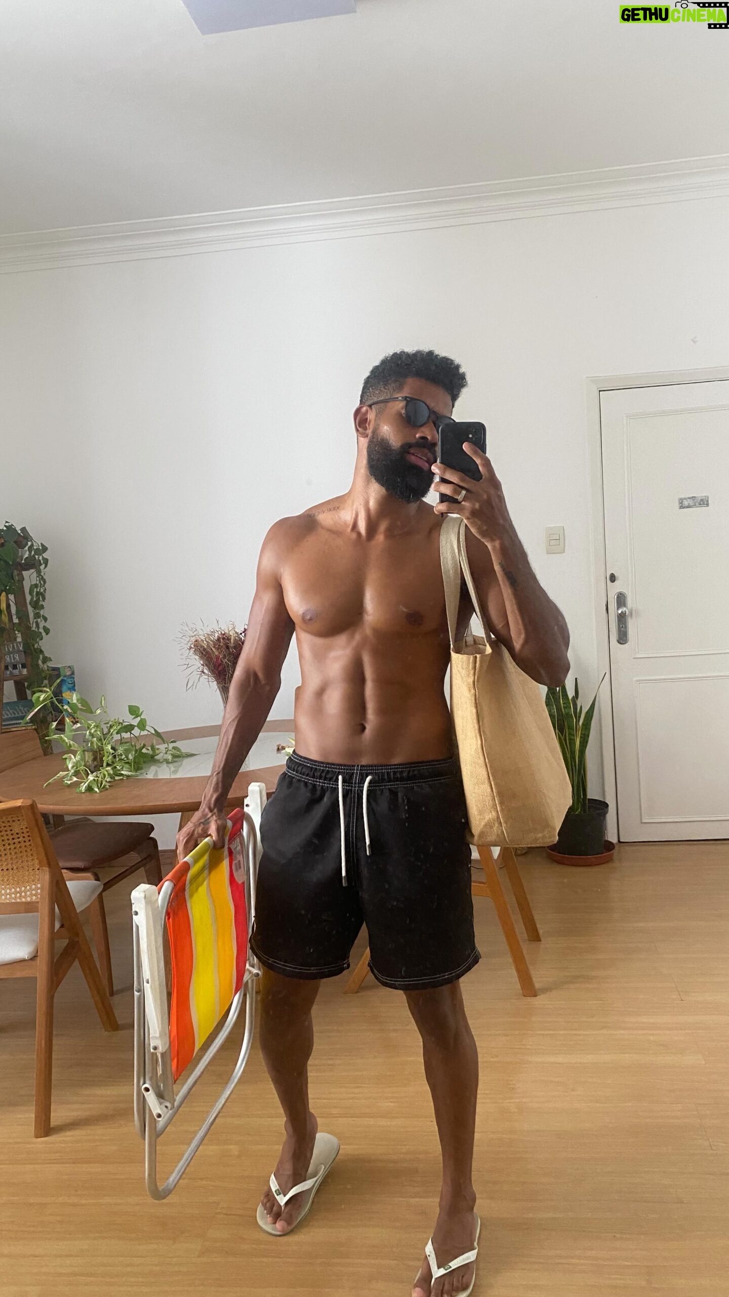 Ronaldo Moura - 3 Likes - Na jornada da vida, minha pele é meu orgulho, minha história é minha força. Sou negro, sou lindo, sou imparÔvel.
āšæšŖšæ #AutoEstimaNegra #OrgulhoNegro