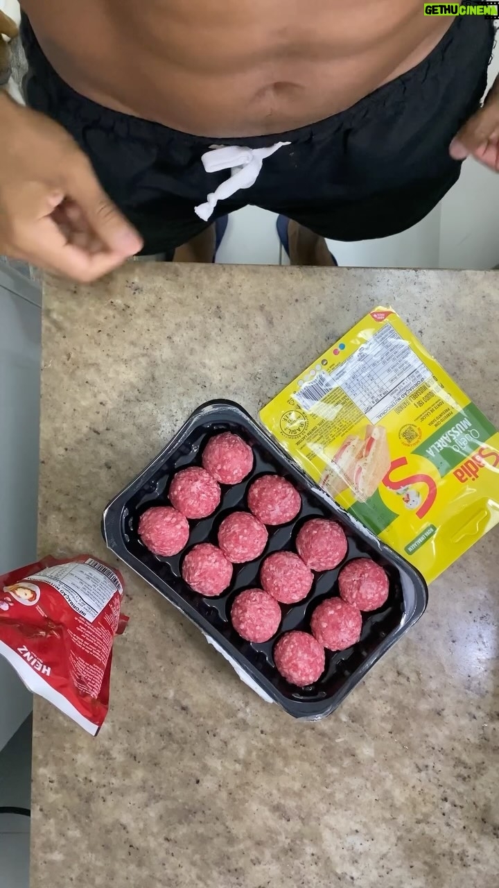 Ronaldo Moura - 3 Likes - Preparando o jantar š¤