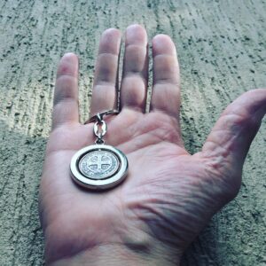 Ronaldo Oliva Instagram - Medalha de São Bento.