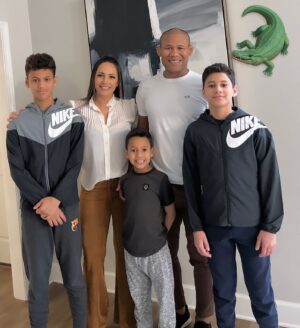 Ronaldo Souza Instagram - Um Feliz Ano Novo a todos !! Deus abençoe esse ano que esta iniciando. 🐊👊🏿 Happy New Year Everyone!