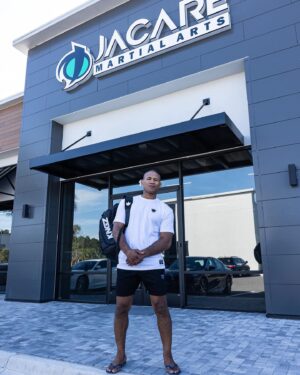 Ronaldo Souza Instagram - Deslize para ver onde tudo começou.
Uma olhada nostálgica nos dias de treinos intensos em Manaus.

E para todos os jovens treinando duro, lembrem-se: acreditem no seu sonho. Quando estava em Manaus, a única coisa que eu tinha na minha cabeça era ser campeão mundial. Isso era o que passava pela minha mente todos os dias. Eu treinava, era muito difícil, não conseguia ver o que ia acontecer à frente, mas seguia em frente, dia após dia.
🥋@kingzkimonos 
🐊@jacaremartialarts 
📷@samsacramento 

Swipe to see where it all began.
A nostalgic look back at the days of intense training in Manaus, where it all started.

And for all the young ones training hard, remember: believe in your dream. 
When I was in Manaus, the only thing on my mind was becoming a world champion. That’s what I thought about every day. I trained, it was very difficult, I couldn’t see what was going to happen ahead, but I just kept going, day after day.