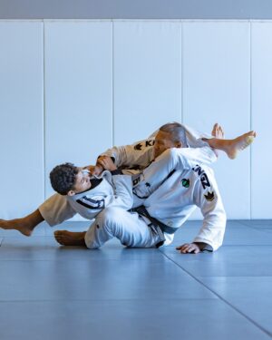 Ronaldo Souza Instagram - Treinar com meus filhos é a melhor parte do meu dia. Sou grato por esses momentos e pela chance de compartilhar meu amor pelo esporte com eles. 

🐊 @jacaremartialarts 
🥋 @kingzkimonos 
📸 @samsacramento