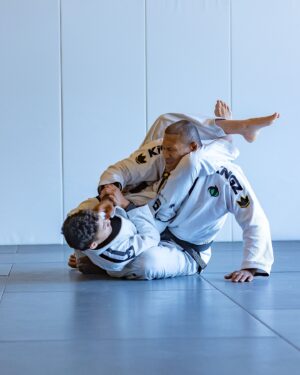 Ronaldo Souza Instagram - Treinar com meus filhos é a melhor parte do meu dia. Sou grato por esses momentos e pela chance de compartilhar meu amor pelo esporte com eles. 

🐊 @jacaremartialarts 
🥋 @kingzkimonos 
📸 @samsacramento