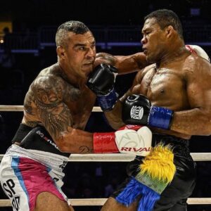 Ronaldo Souza Instagram - Ontem fiz minha estréia no boxe contra a Lenda @vitorbelfort , foi uma luta muito dura  onde eu consegui me superar fisica e mentalmente , o resultado não foi o que esperava infelizmente eu não venci a luta. Mas eu dei o meu melhor. 
Parabéns @vitorbelfort foi um prazer mais uma vez dividir o ringue com você. E parabéns pela linda família.

Yesterday I had my boxing debut against the legend @vitorbelfort , it was a very tough fight where I managed to overcome myself physically and mentally, the result was not what I expected, unfortunately.
I didn't win the fight. But I did my best.
Congratulations @vitorbelfort it was a pleasure to share the ring with you once again. And congratulations on the beautiful family.