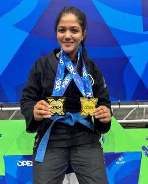 Ronaldo Souza Instagram - Houston @ibjjf 🥇
We brought 6 athletes to compete today here in Houston and came back with 7 gold medals🥇including one in the Open Class🥇
All fights were won by submission (10 submissions). We are immensely proud of the performance of each one of them. Here’s to more challenges and achievements on the mat! 🐊👊🏿 #JiuJitsu #HoustonOpen #GoldMedals

@jacaremartialarts 
@lucaspinheirobjj 
@joaovasconcelos_bjj 

Houston @ibjjf 🥇
Trouxemos 6 atletas para competir hoje aqui em Houston e voltamos com 7 medalhas de ouro🥇sendo uma delas Open Class🥇
Além disso, todas as lutas foram vencidas por finalização, com um total de 10 finalizações. Estamos  imensamente orgulhoso do desempenho de cada um deles. Que venham mais desafios e conquistas dentro do tatame! 🐊👊🏿 #JiuJitsu #HoustonOpen #medalhasdeouro
