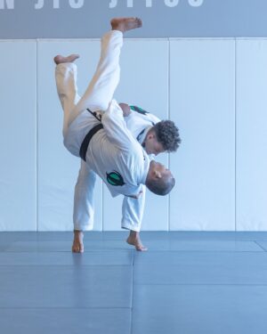 Ronaldo Souza Instagram - Treinar com meus filhos é a melhor parte do meu dia. Sou grato por esses momentos e pela chance de compartilhar meu amor pelo esporte com eles. 

🐊 @jacaremartialarts 
🥋 @kingzkimonos 
📸 @samsacramento