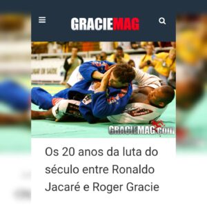 Ronaldo Souza Instagram - O aniversário de 20 anos da luta que fez parar o mundo do Jiu-Jitsu. Sim, a sempre citada “final do braço quebrado”. Você ainda lembra dos detalhes daquela decisão pelo ouro absoluto, ocorrida há duas décadas no Tijuca Tenis Clube? Sabe por que aquela final ainda hoje é considerada por atletas e comentaristas como a mais emocionante da história do BJJ? Calma, antes de responder, confira a nossa retrospectiva no site GRACIEMAG.com. Oss! 📸: @aragajj
#jiujitsu #bjj #rogergracie #ronaldojacare #ibjjf #tijuca #armlock #blackbelt