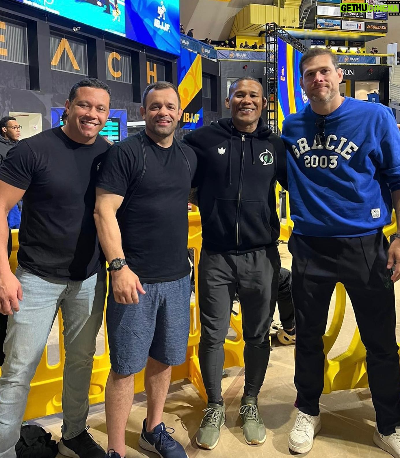 Ronaldo Souza - 12K Likes - De volta ao Mundial de Jiu Jitsu. Ver de uma outra perspectiva foi uma experiĆŖncia incrĆvel. Estou muito feliz pois consegui rever os amigos de competição e nĆ£o vejo a hora de voltar a Pyramid com meus alunos @jacaremartialarts šššæ.
ParabĆ©ns a todos os competidores šš½šš½
O que vocĆŖs acharam desse mundial ?
Back to the Jiu Jitsu Worlds. Seeing it from another perspective was an amazing experience. I'm very happy because I was able to see my competition friends again and I can't wait to return to Pyramid with my students from @jacaremartialarts šššæ.
Congratulations to all competitors šš½šš½
What did you think of this Jiu Jitsu Worlds?