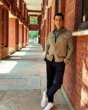 Ronit Roy Instagram - Early early morning shoot today. #newfilm #shootdiaries #aajjaanekizidnakaro  #lucknow #ronit #ronitboseroy #ronitroy #ronitians #ronitboseroylovers #ronitroyfans #ronitroystyle