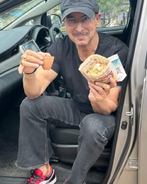 Ronit Roy Instagram - 2.5 hr flight, 2 hours on the road, another 2 hours to go! pit stop for Matir Bhar (kulhar) Chai and Jhalmuri and Ranbir offering me a 7up 😊