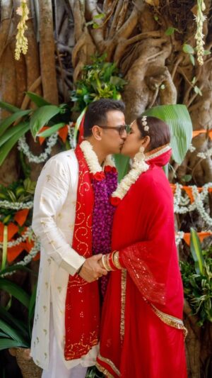 Ronit Roy Instagram - Doosri baar toh kya, hazaaron baar byaah tujhi Se karoonga! Happiest 20th anniversary my love ❤️ video courtesy 👉🏼 @aadorboseroy