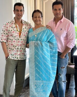 Ronit Roy Instagram - Happy 80th Birthday Ma ❤️ My life was blessed cause you gave birth to me. Thank you for all the sacrifices you made while raising me. Now as a parent when I stay up and wait for Aador Agasthya to come home I understand how much I troubled you in my younger days. I’m sorry. My lifetime will not be enough to return the love and affection I have received from you. Love you so much. Please be my mother in every birth I take. 
❤️❤️❤️❤️❤️❤️❤️❤️❤️❤️❤️

#dollyboseroy #mother #divine