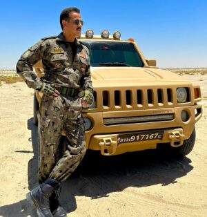 Ronit Roy Instagram - Kya bol reheli hai public?