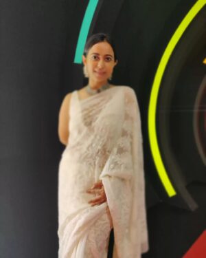 Ronjini Chakraborty Instagram - It's probably not just what you wear but what you feel when you wear it .And i felt etherial and so happy wearing this beautiful saree last night . Thank you @sayanigupta for putting it all together for me 😘❤️

#aboutlastnight 
#sareelove 
#white 
🕊️