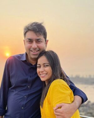 Ronjini Chakraborty Instagram - ♥️💛💙

#Togetherness #family #love #strength
#joy #laughter #happiness 

@rajchak @trivedi.malini @ashishsverma 
#adititrivedi #shekharTrivedi