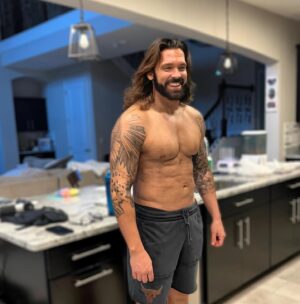 Ronnie Arneill Instagram - Eat shit Tarzan 😏

Coming in hot LA for @officialwrestlecon and @ftrwithdax 🙌🏻

Shoutout to @thebronzingpalace and Jess keeping me looking like a 🔟 

Come say hello this Saturday and help support a wonderful cause @dustyrhodesfoundation