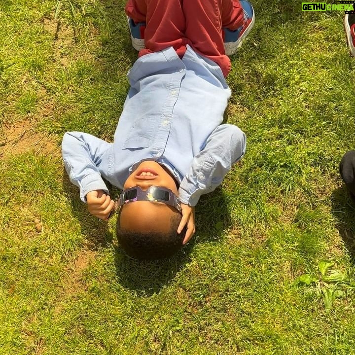 Ronnie DeVoe - 3.8K Likes - šššš #SolarEclipse! #2024 #iphonepic š¤·š¾āāļø
#DeVoeTeD
@ShamariDeVoe
@DeVoeTwins