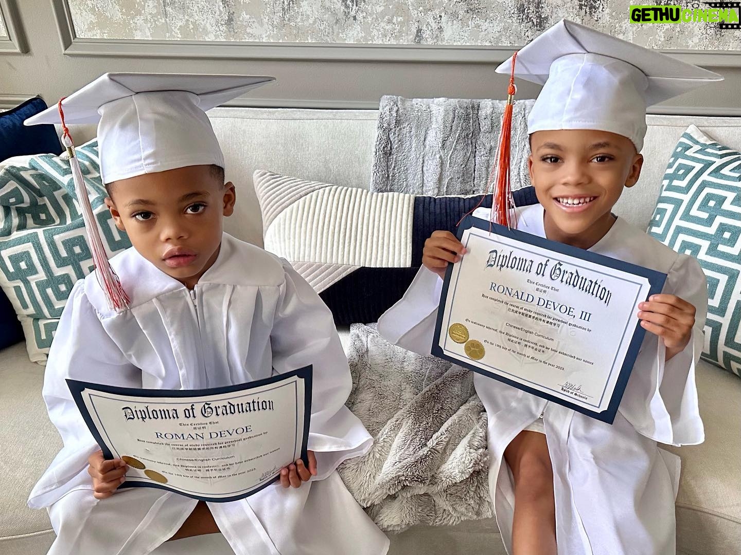 Ronnie DeVoe - 14.3K Likes - āTrain up your children in the way they should go, and when they are old, they will not depart from itā
Proverbs 22:6
ā¢
Repost from @devoetwins
Leveling up! šØš½āššØš½āš
ā¢
#DeVoeTwins
ā¢
#DeVoeted