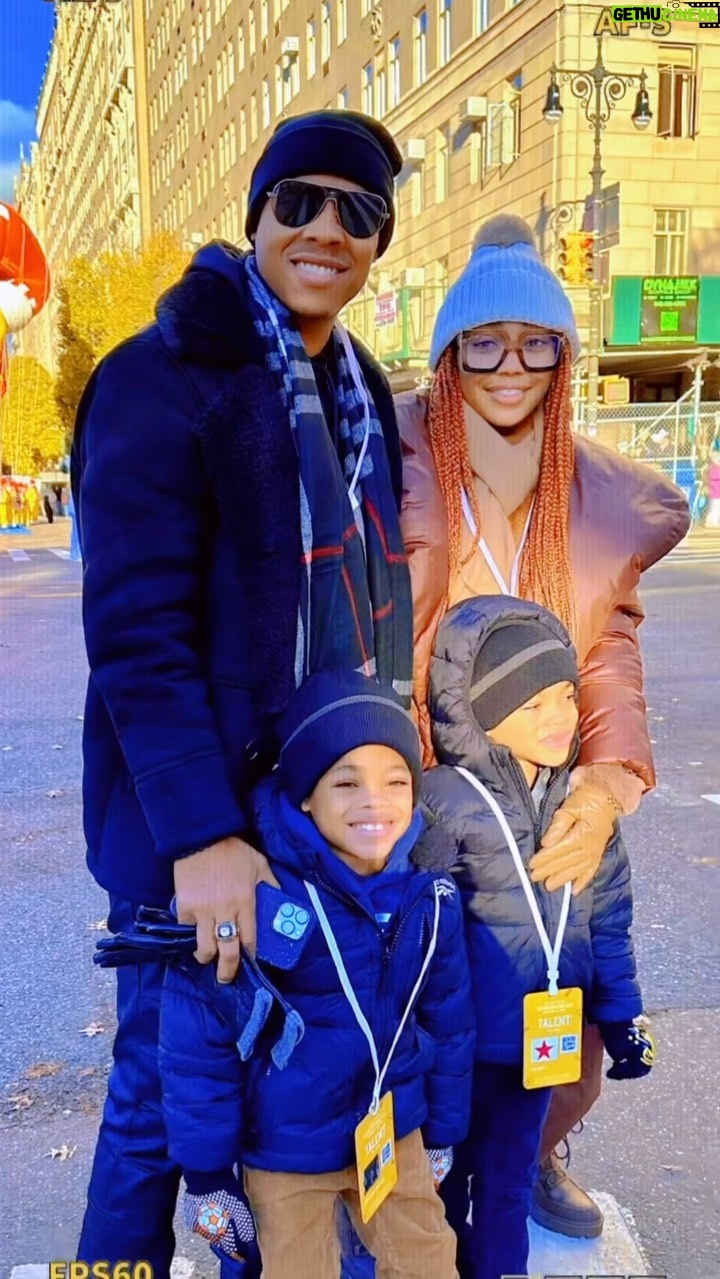 Ronnie DeVoe - 6.6K Likes - Happy Thanksgiving from NYC!!
š¦
#MacysThanksgivingDayParade
#DeVoeted