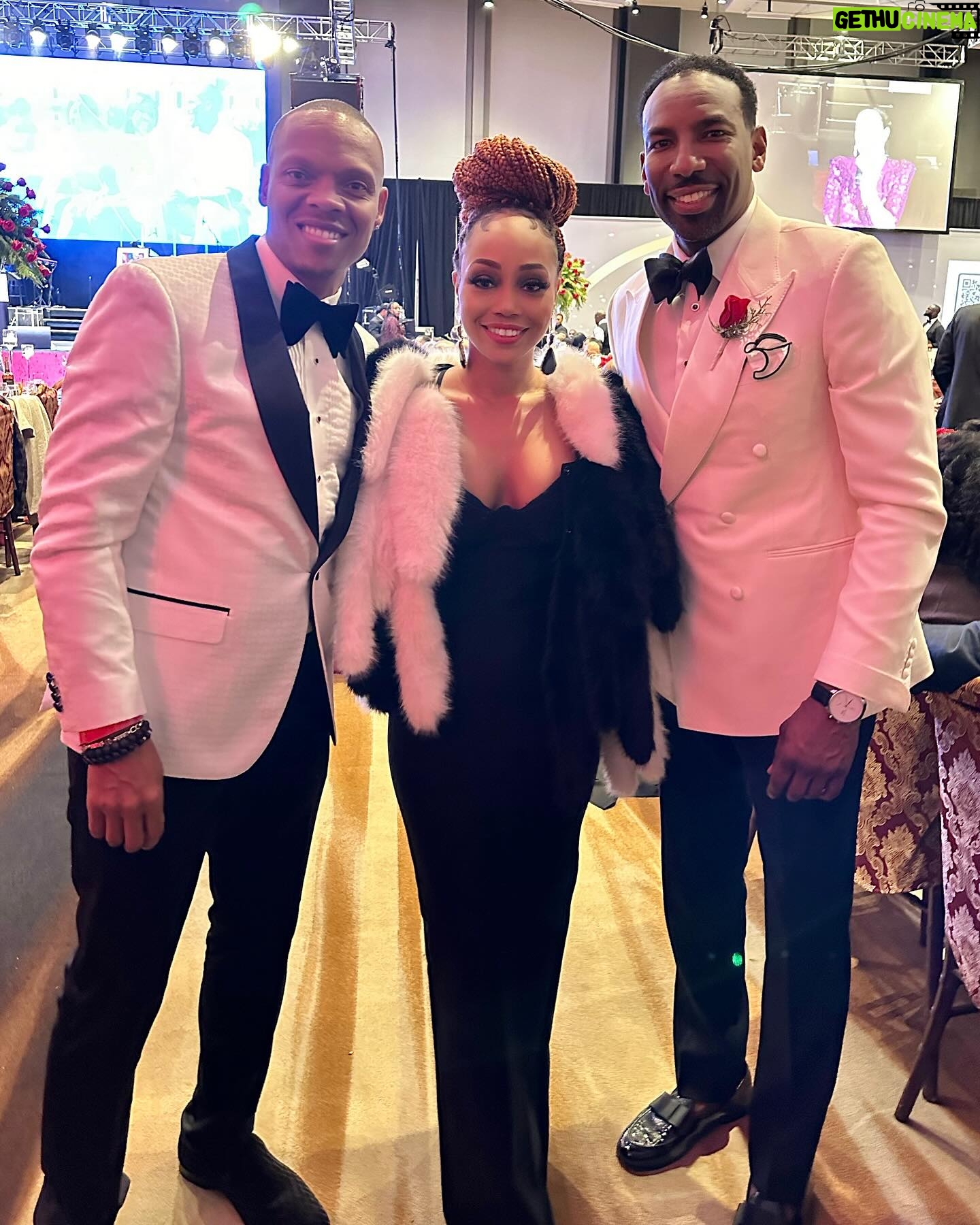Ronnie DeVoe - 4.7K Likes - The Mayors Masked Ball Atlanta 2023 raised in upwards of 4 million dollars for the @UNCF last night!!!
Man, it felt great for me, @ShamariDeVoe and the @DeVoeTwins to give $10k on behalf of the DeVoe, Payne, Fears and Ballou familyā¦
We all have a duty to support our future young black scholars, leaders, entrepreneurs and professionals.
Shouts to @JustineNormanBoyd for taking care of us and organizing such an incredible event!
Giving back never looked so goodā¦
#DeVoeted
#UNCFMayorsBallAtl23
