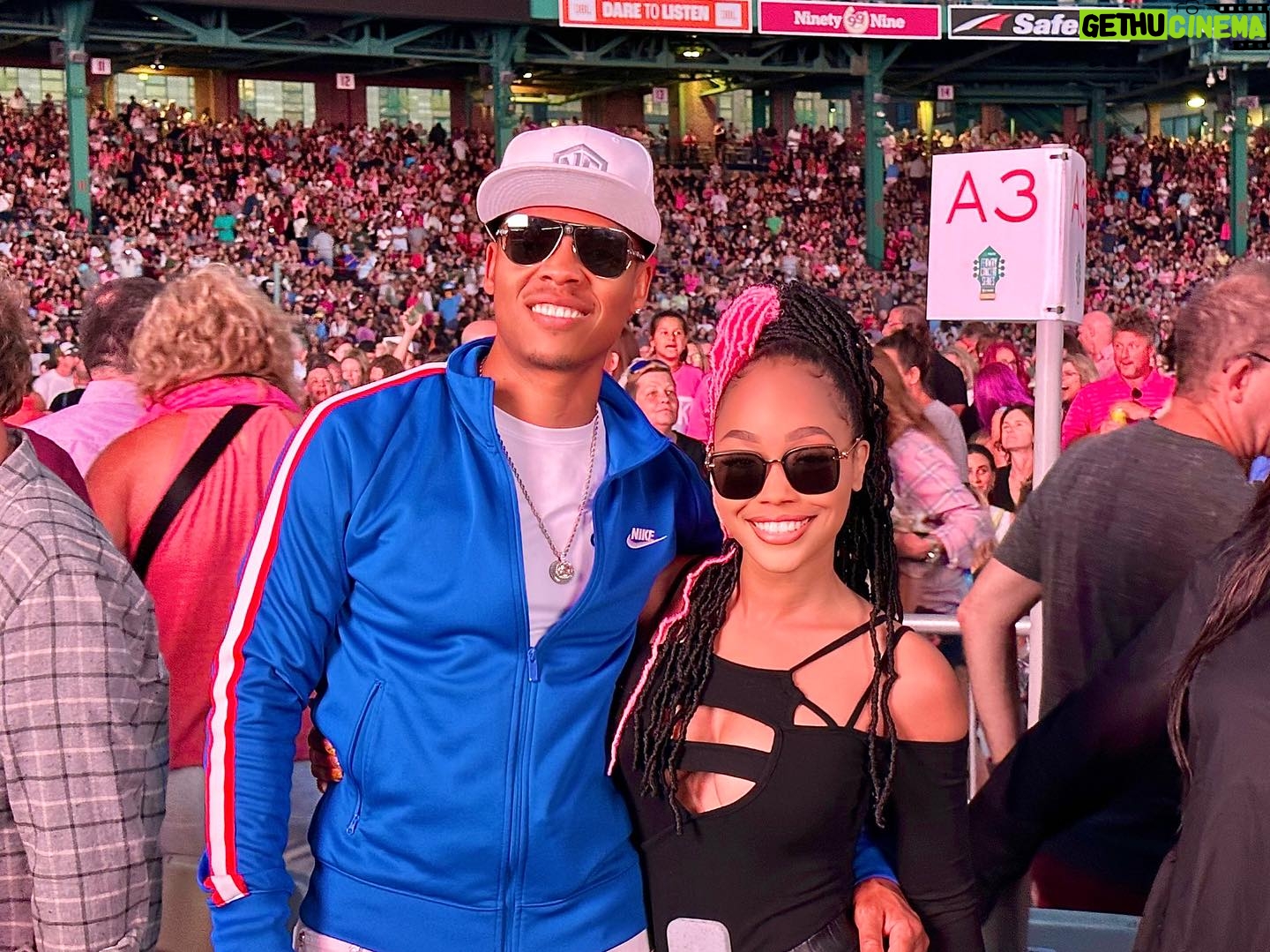 Ronnie DeVoe - 4.4K Likes - @Pink at @FenwayPark is one of my #Top10 concerts of all time! Maybe even #Top5!
The persona, the energy, the sound, the stage, the effects, the acrobats, the LEDās, (takes a breathš), the iconic venue, the seats, the production, the fire, the voice, the smoke, the band, the dancers, the fireworks, the order of songs, man, and thatās just the tip of the iceberg! š¤£
If you havenāt seen her, I suggest you do. Then, if youāre an artist, stick yourself and cancel Christmas after that! š¤£š¤£š¤£