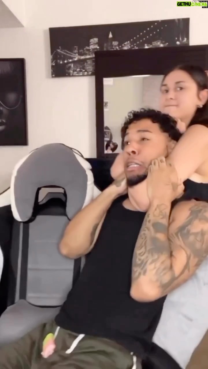 Ronnie DeVoe - 12.4K Likes - š³ * Was she wrong for that?
Listen, @ShamariDeVoe is on her own when it comes to learning choke holds. š¤£š¤£š¤£
#LiveLoveLaugh