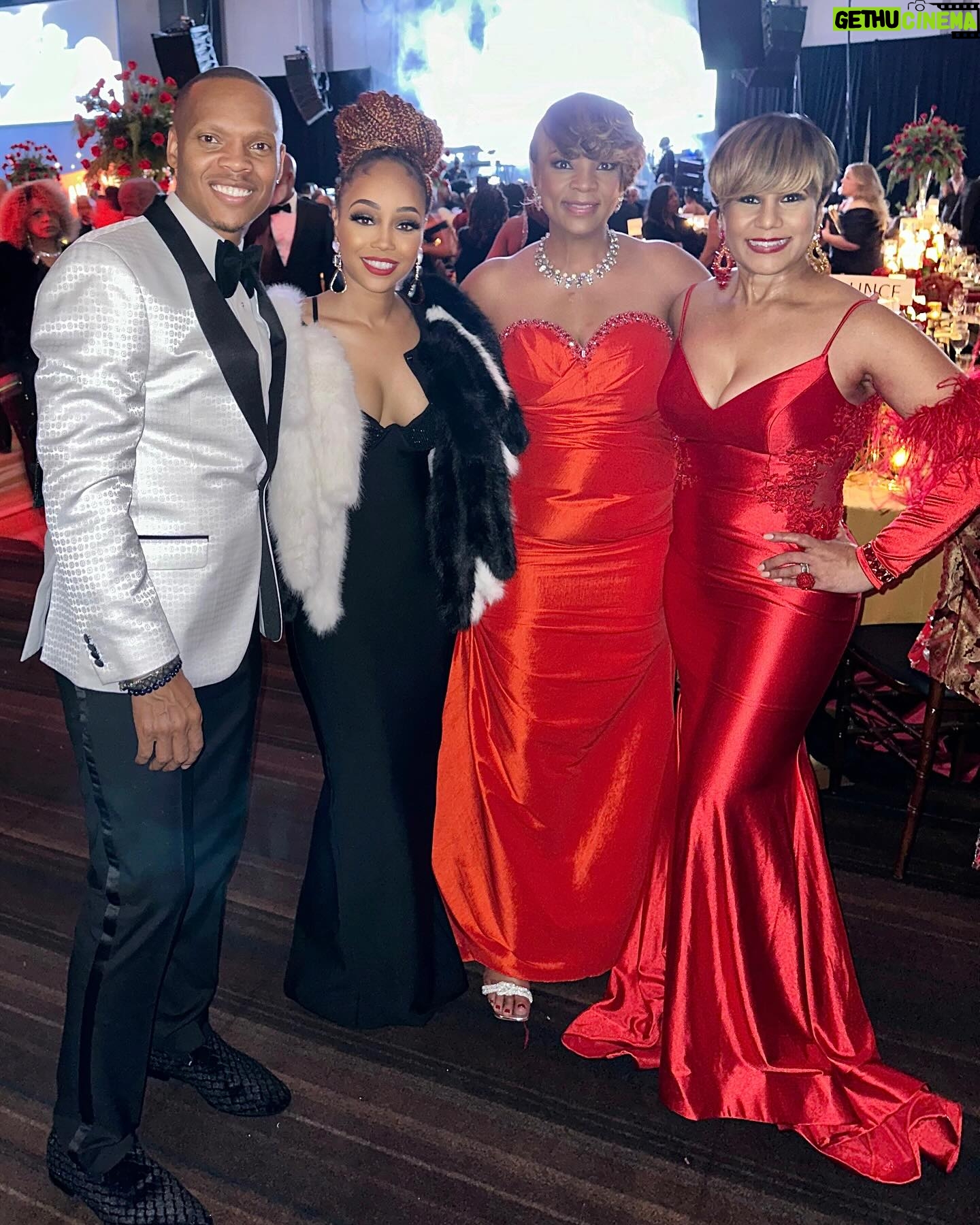 Ronnie DeVoe - 4.7K Likes - The Mayors Masked Ball Atlanta 2023 raised in upwards of 4 million dollars for the @UNCF last night!!!
Man, it felt great for me, @ShamariDeVoe and the @DeVoeTwins to give $10k on behalf of the DeVoe, Payne, Fears and Ballou familyā¦
We all have a duty to support our future young black scholars, leaders, entrepreneurs and professionals.
Shouts to @JustineNormanBoyd for taking care of us and organizing such an incredible event!
Giving back never looked so goodā¦
#DeVoeted
#UNCFMayorsBallAtl23