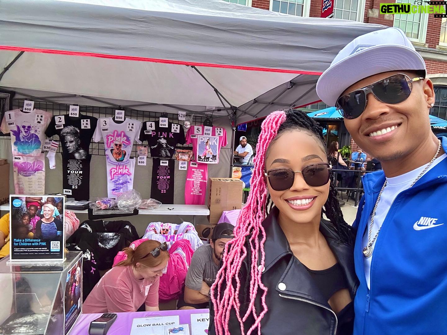 Ronnie DeVoe - 4.4K Likes - @Pink at @FenwayPark is one of my #Top10 concerts of all time! Maybe even #Top5!
The persona, the energy, the sound, the stage, the effects, the acrobats, the LEDās, (takes a breathš), the iconic venue, the seats, the production, the fire, the voice, the smoke, the band, the dancers, the fireworks, the order of songs, man, and thatās just the tip of the iceberg! š¤£
If you havenāt seen her, I suggest you do. Then, if youāre an artist, stick yourself and cancel Christmas after that! š¤£š¤£š¤£