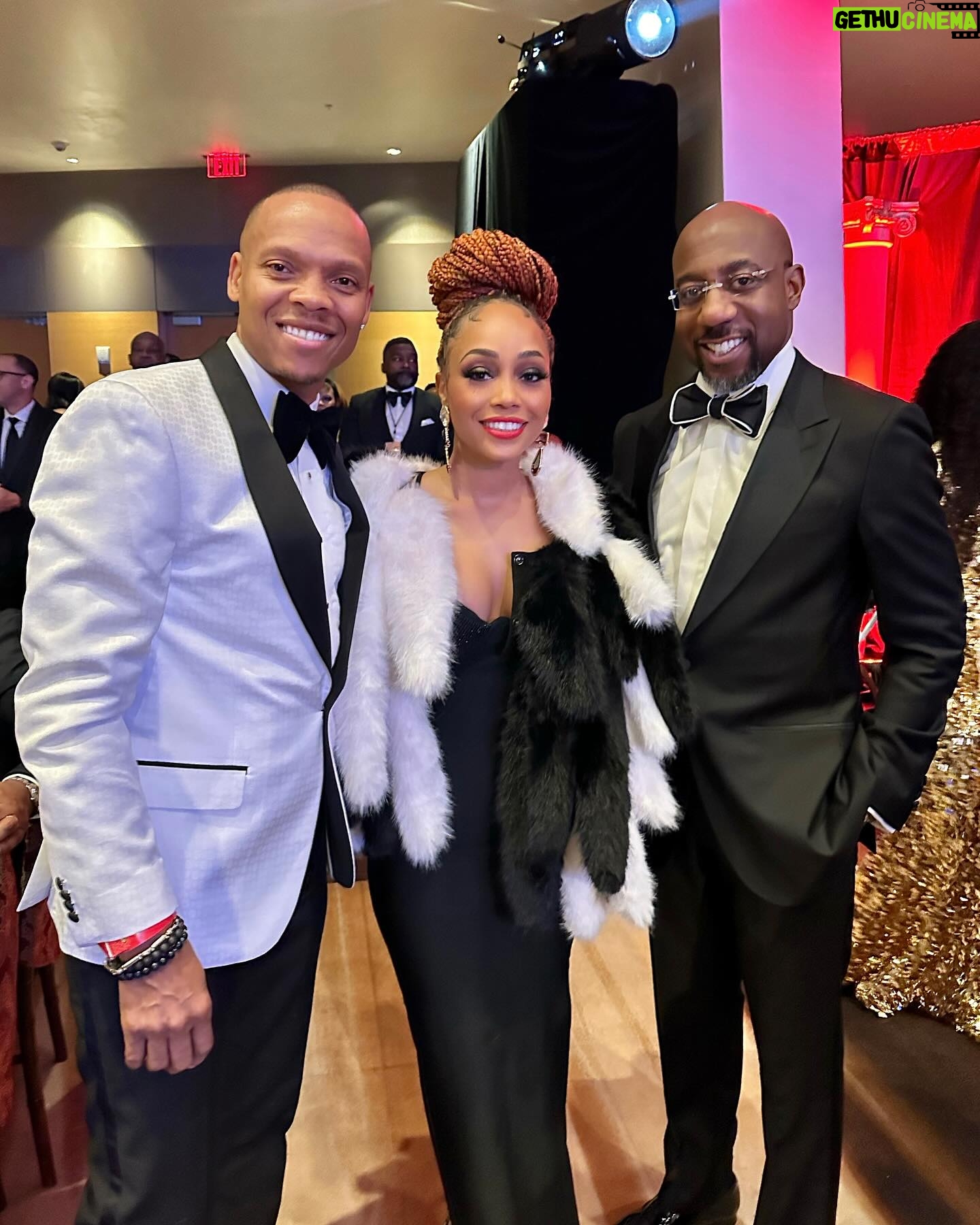 Ronnie DeVoe - 4.7K Likes - The Mayors Masked Ball Atlanta 2023 raised in upwards of 4 million dollars for the @UNCF last night!!!
Man, it felt great for me, @ShamariDeVoe and the @DeVoeTwins to give $10k on behalf of the DeVoe, Payne, Fears and Ballou familyā¦
We all have a duty to support our future young black scholars, leaders, entrepreneurs and professionals.
Shouts to @JustineNormanBoyd for taking care of us and organizing such an incredible event!
Giving back never looked so goodā¦
#DeVoeted
#UNCFMayorsBallAtl23