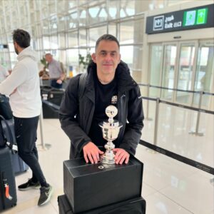 Ronnie O'Sullivan Instagram - Home time with some extra luggage 

#riyadhseason