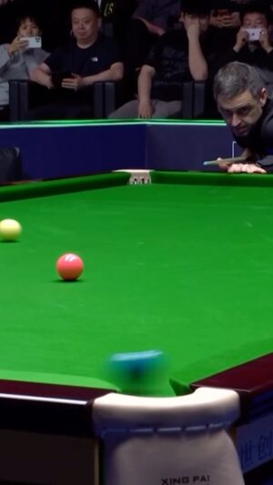 Ronnie O'Sullivan Instagram - “Hang on, hang on...”: How about that for a fluke from Ronnie O’Sullivan? 🤯✨

#snooker #ronnie #ilovesnooker #worldopen