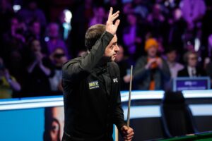 Ronnie O'Sullivan Instagram - A really tough game with Barry! He played well and I should’ve performed better. I was lucky.