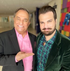 Ronnie Von Instagram - Fui eu que fiz! 😄 
@leovonofficial obrigado pelo help essa semana. 💚
Amo meus filhos! 
E vocês? Tem filhotes aí também? Me contem…