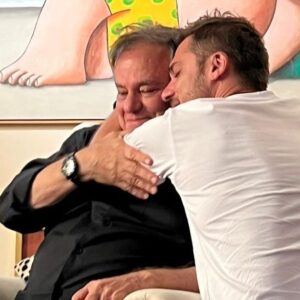 Ronnie Von Instagram - Jerry meu brother, que saudade de você. Passei uma longa tarde com seu filhote aqui em casa essa semana. Quantas lembranças e coisas boas para falar de você meu amigo. Essa é a forma mais pura de se perpetuar, deixando sua marca não na cabeça, mas sim no coração. 💙
@thadeuvivas agora que aprendeu o caminho, conte sempre com o meu carinho. 
Jerry, você faz falta, um beijo aí no andar de cima… 🙏🏼