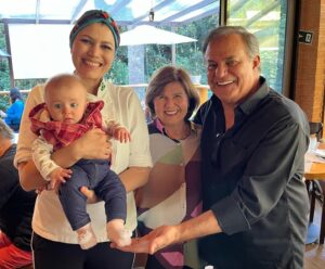 Ronnie Von Instagram - Tem coisa mais importante que família? ♥️
Eu desconheço. Para mim estar na presença dos meus me transborda de alegria. Esse final de semana foi a vez de aproveitarmos Campos do Jordão e o aniversário da minha sogra, que completou 91 anos! 🙏🏼
Foi muito bom, confesso que valeu a viagem. Um beijão!