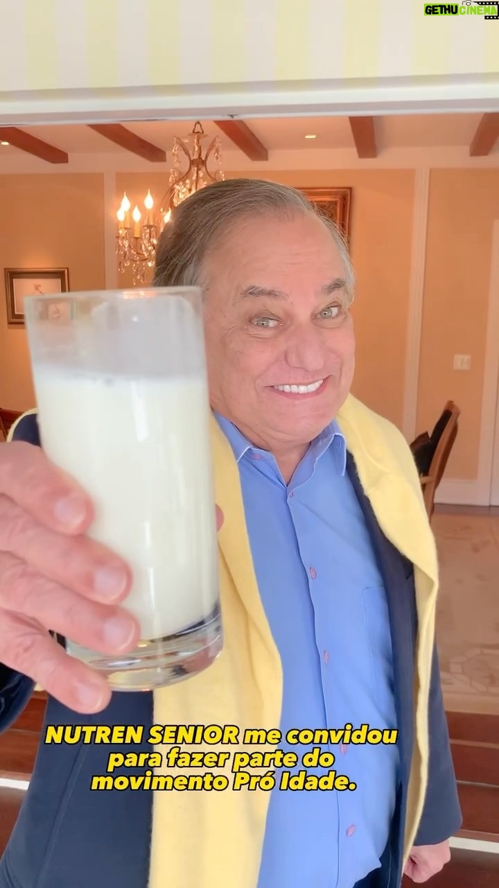 Ronnie Von - 11.1K Likes - Bonitinha, Bonitão, já pensou como anda sua saúde e bem estar hoje? Resolvi mostrar junto com Nutren Senior Premium um pouco da minha rotinha para você, e quem sabe te inspirar a entrar no Movimento Pró-Idade também.
Uma nutrição avançada depois dos 50, faz toda diferença para seguirmos com muito mais disposição nessa fase tão gostosa vida. Concordam?
#nutrensenior #movimentoproidade
#envelhecimentosaudavel
#saude #publi @nutrensenior 💙