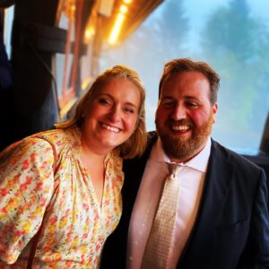Ronny Brede Aase Instagram - Eg og @tuvafellman kosa oss enormt, og eg syns det var sjukt stas å få vera @niklasbaarli sin forlover då han og @benjaminsilseth vart ekte ektefolk i går. Og for ein episk fest dei skipa til for å feira kjærleiken! Ein draumedag!
