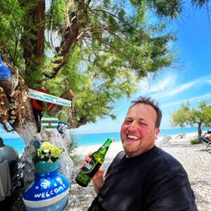 Ronny Brede Aase Instagram - Hellas var nice, nok ein gong! Samos viste seg å vera ei triveleg øy. Dei hadde både Mythos, gyros, krittkvite strender og asurblått hav. Alt ein kan ønske seg.