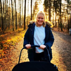 Ronny Brede Aase Instagram - Det vart eit annleis år, fylt av uvisse, redsel og mørke. Men her, inni vårt vesle hus, har vi aldri opplevd noko større. Her har vore varme, gledestårer og totalt kaos. Og ein eim av sur melk. Både der ute, og her inne, skal nok alt vere rart ei stund til. Men eg håpar 2021 etterkvart viser seg å vera både nært, fint og varmt. Godt nytt år, då du!