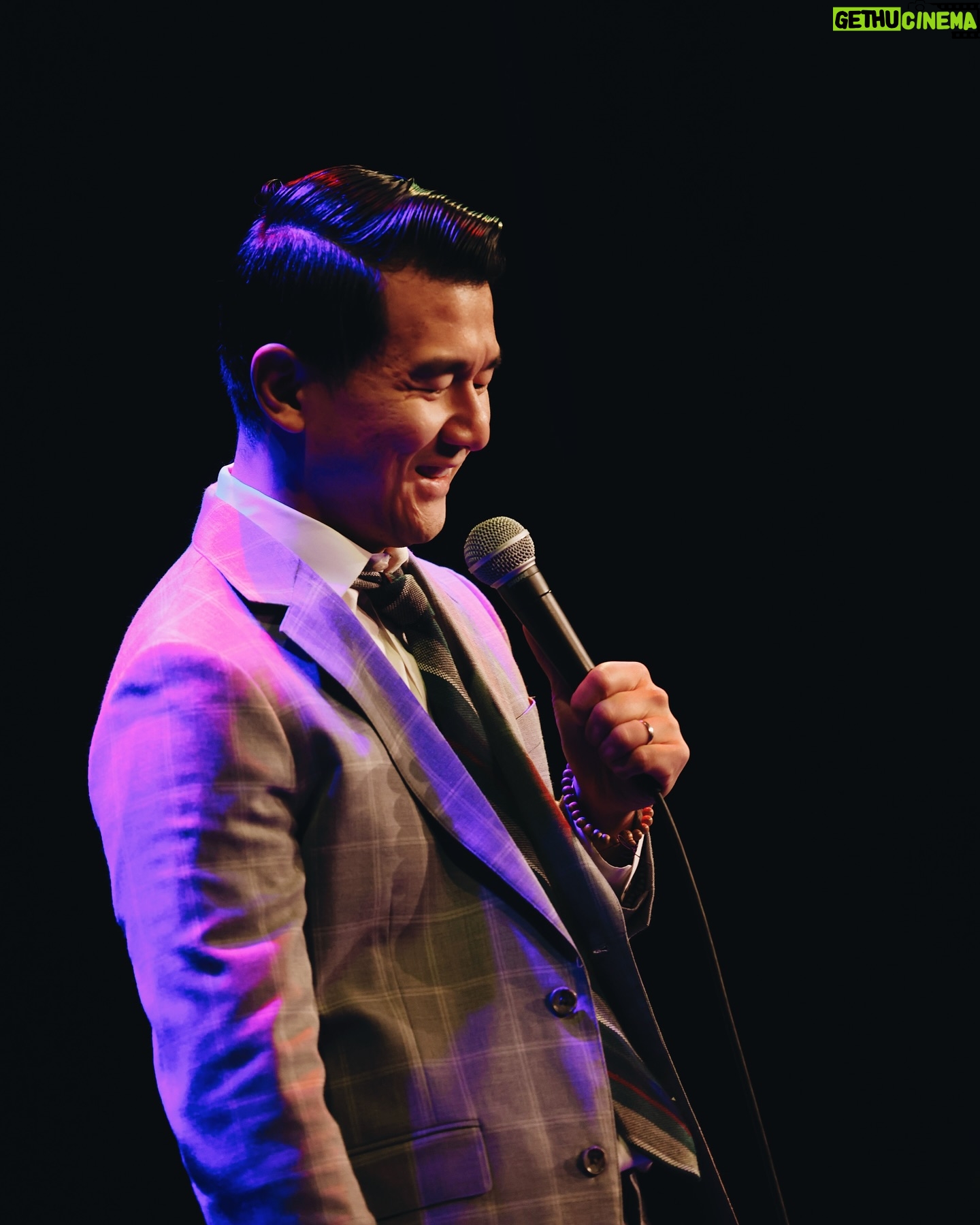Ronny Chieng - 4.9K Likes - BOSTON! YOU ARE THIS MANCHESTER NEW HAMPSHIRE KID’S HOMETOWN CHINATOWN! Thank you for selling out FOUR SHOWS at @the_wilbur AND BOSTON MAYOR MICHELLE WU @mayorwu FOR COMING! My Dad would have loved this! And thanks to @andreajin and DJ @tonytrimm for being on the show.
📸: @jordanashleighf 👔: @latoiacunningham @bonobos 🎨: @igloo.toast.pop