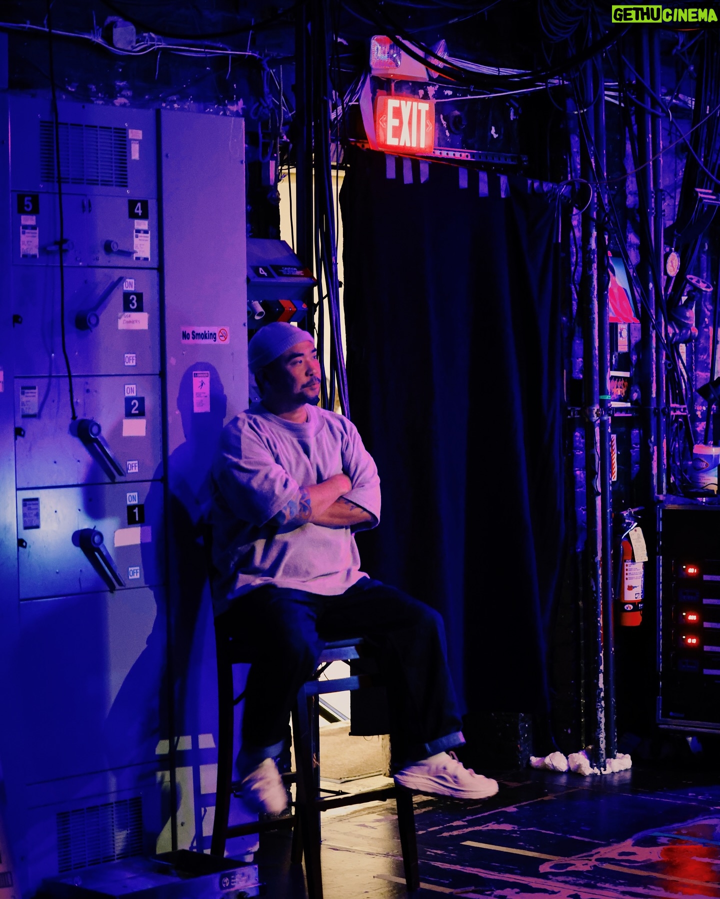 Ronny Chieng - 4.9K Likes - BOSTON! YOU ARE THIS MANCHESTER NEW HAMPSHIRE KID’S HOMETOWN CHINATOWN! Thank you for selling out FOUR SHOWS at @the_wilbur AND BOSTON MAYOR MICHELLE WU @mayorwu FOR COMING! My Dad would have loved this! And thanks to @andreajin and DJ @tonytrimm for being on the show.
📸: @jordanashleighf 👔: @latoiacunningham @bonobos 🎨: @igloo.toast.pop