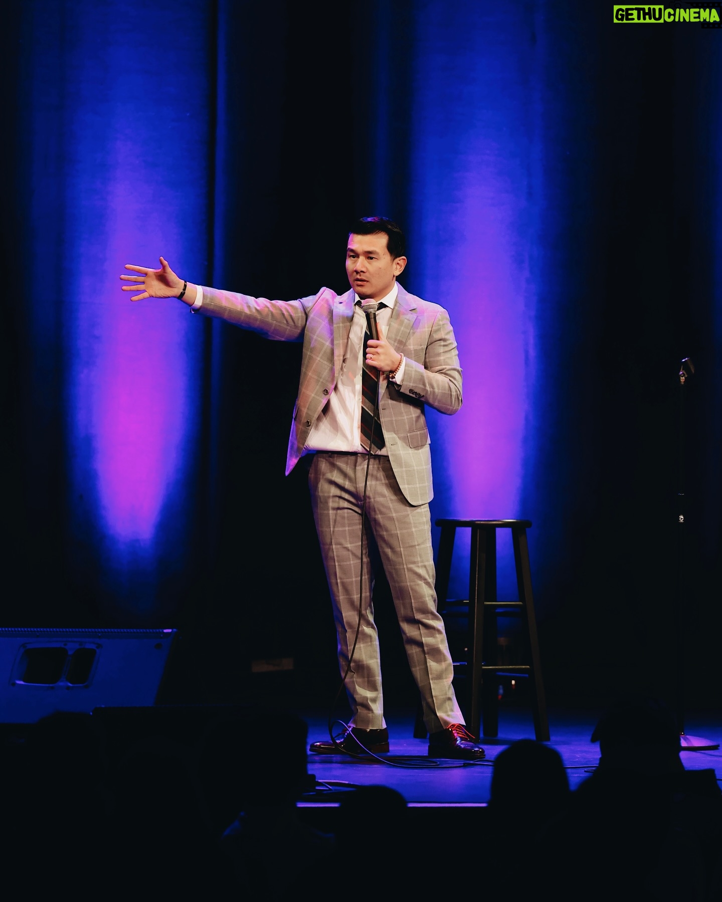 Ronny Chieng - 4.9K Likes - BOSTON! YOU ARE THIS MANCHESTER NEW HAMPSHIRE KID’S HOMETOWN CHINATOWN! Thank you for selling out FOUR SHOWS at @the_wilbur AND BOSTON MAYOR MICHELLE WU @mayorwu FOR COMING! My Dad would have loved this! And thanks to @andreajin and DJ @tonytrimm for being on the show.
📸: @jordanashleighf 👔: @latoiacunningham @bonobos 🎨: @igloo.toast.pop