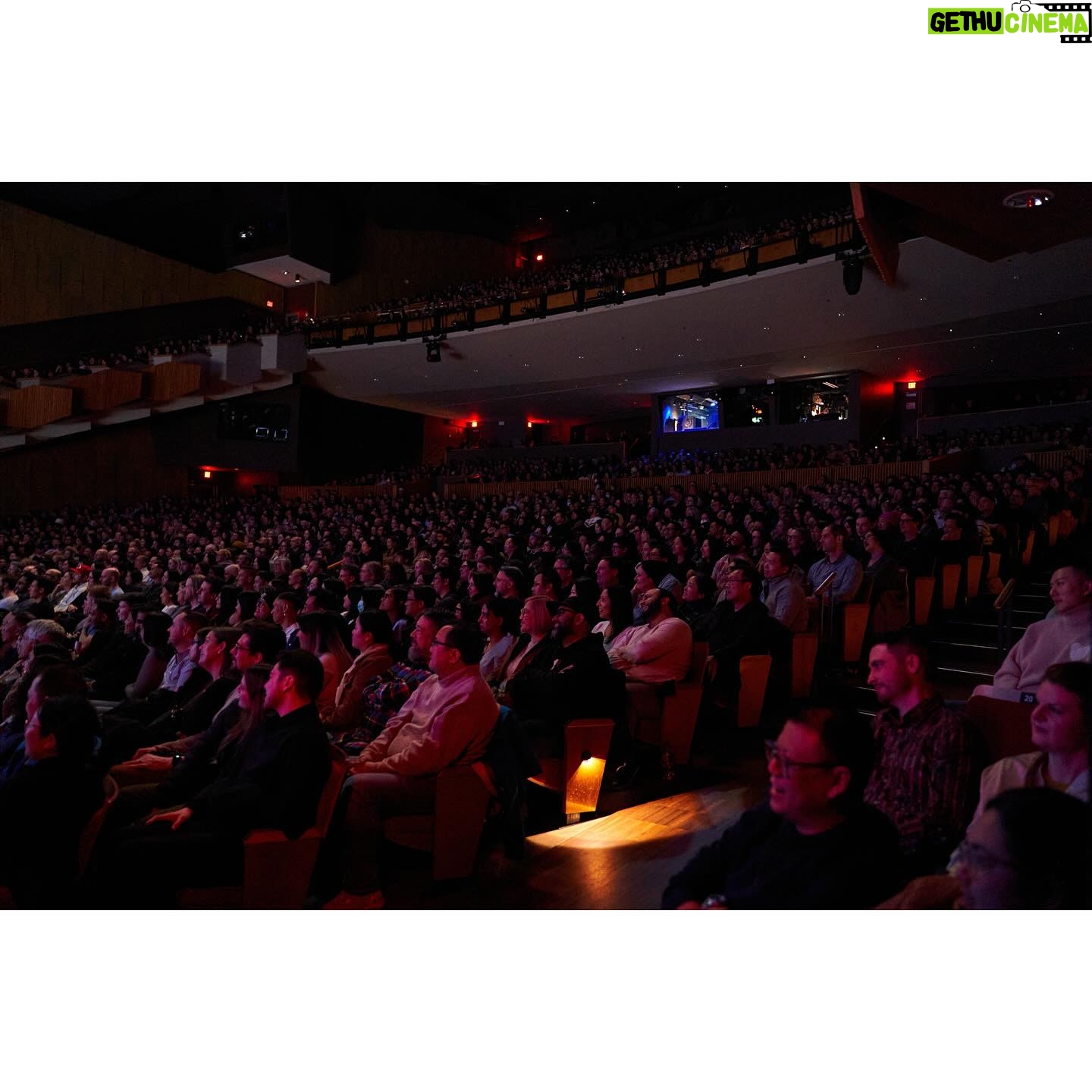 Ronny Chieng - 3.9K Likes - VANCOUVER! THANK YOU FOR SELLING OUT MY TWO SHOWS @jflvancouver at Queen Elizabeth Theatre! And thanks to @juliekimcomedy, @ivanwdecker and DJ @tonytrimm for being on the show.
@albespoke
📸: @sydwonphotography