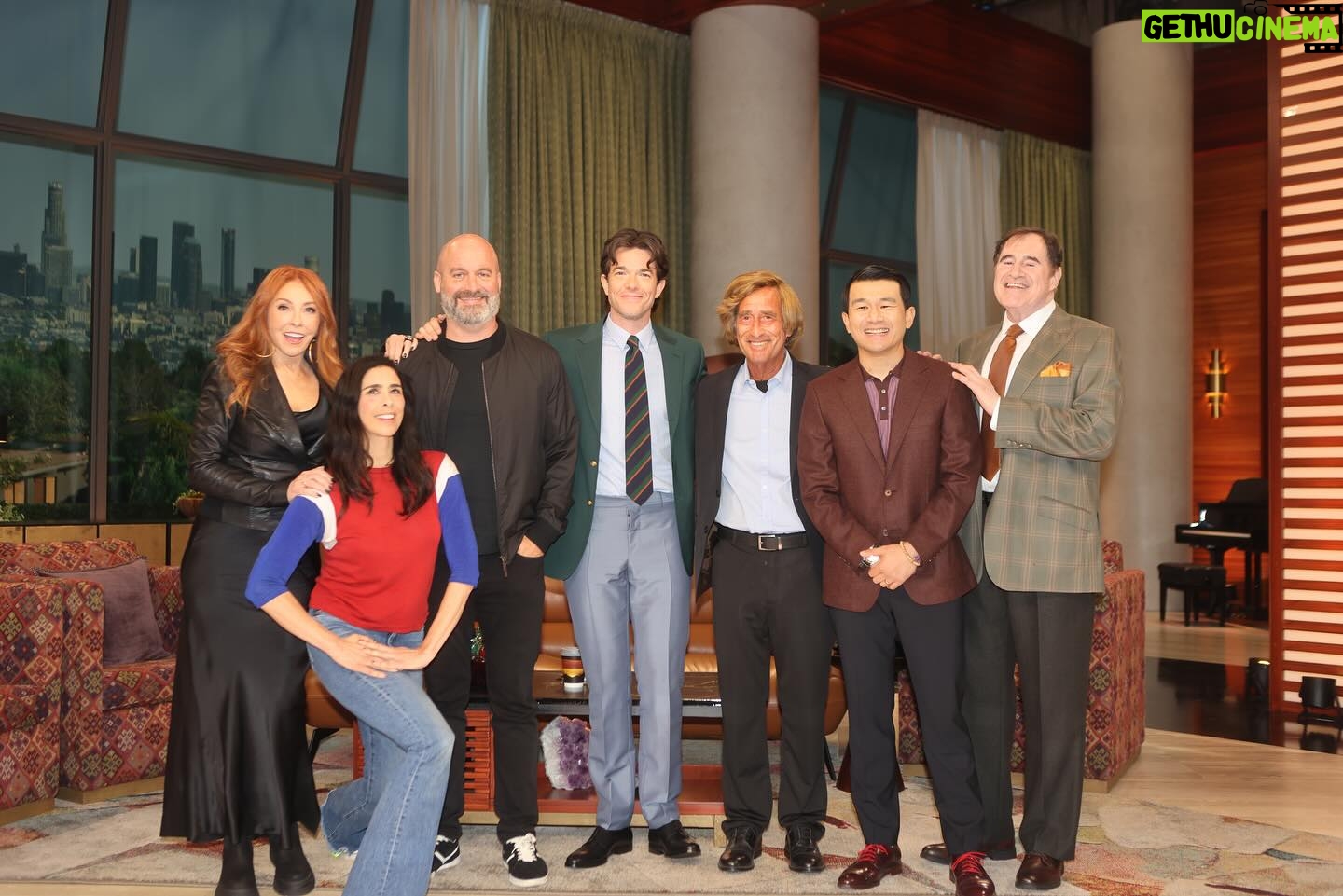 Ronny Chieng - 3.3K Likes - @johnmulaney Presents: Everybody’s in LA @netflixisajoke with @therealelvira, @sarahkatesilverman, @seguratom, @realrichardkind, and @stopsmokingstartliving.
💄 @makeupbyyukina
👔 @chloekeiko
📸 Courtesy of Netflix