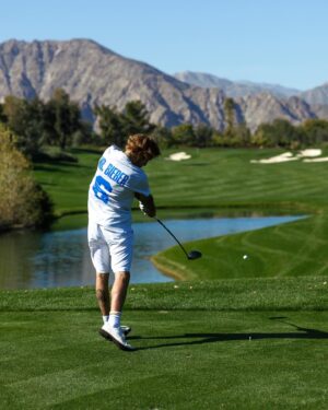 Rory Kramer Instagram - “It’s making my head spin how many activities we can do.”

📸🎸⚽️⛳️

@justinbieber @johnxson