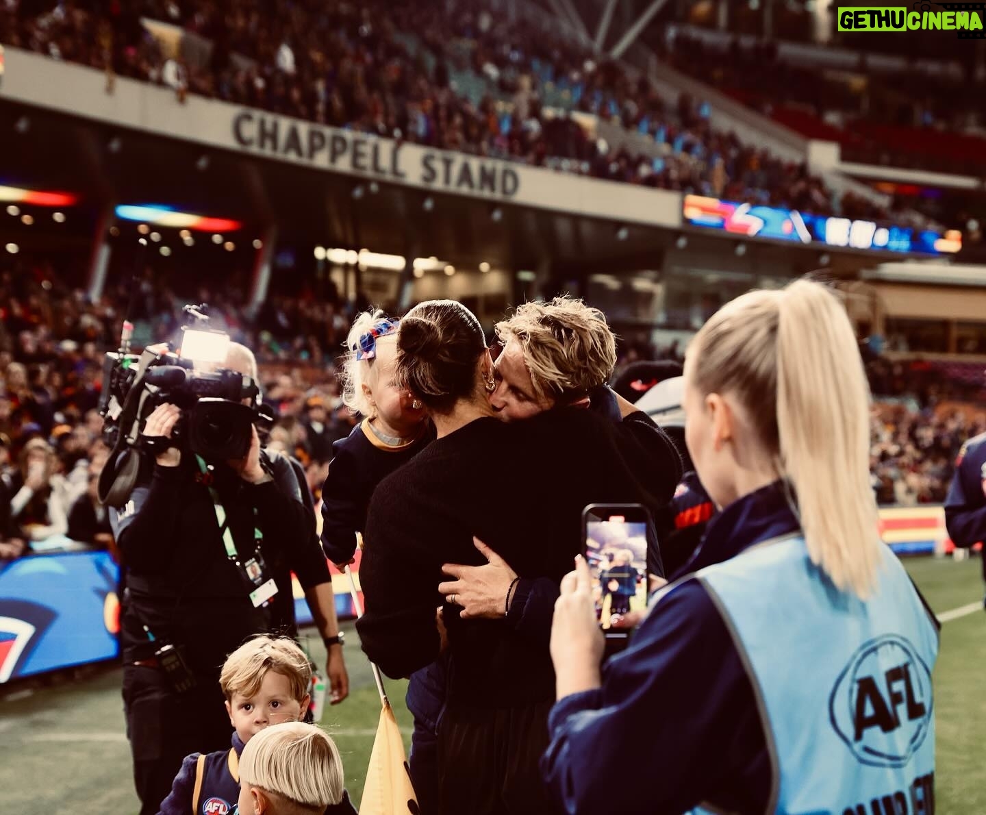 Rory Sloane - 11.9K Likes - Geeeeeeeeeeee…. Big week… Lots of love shared… Thank you everyone for making this week unforgettable!!
I love you all ❤️💛💙