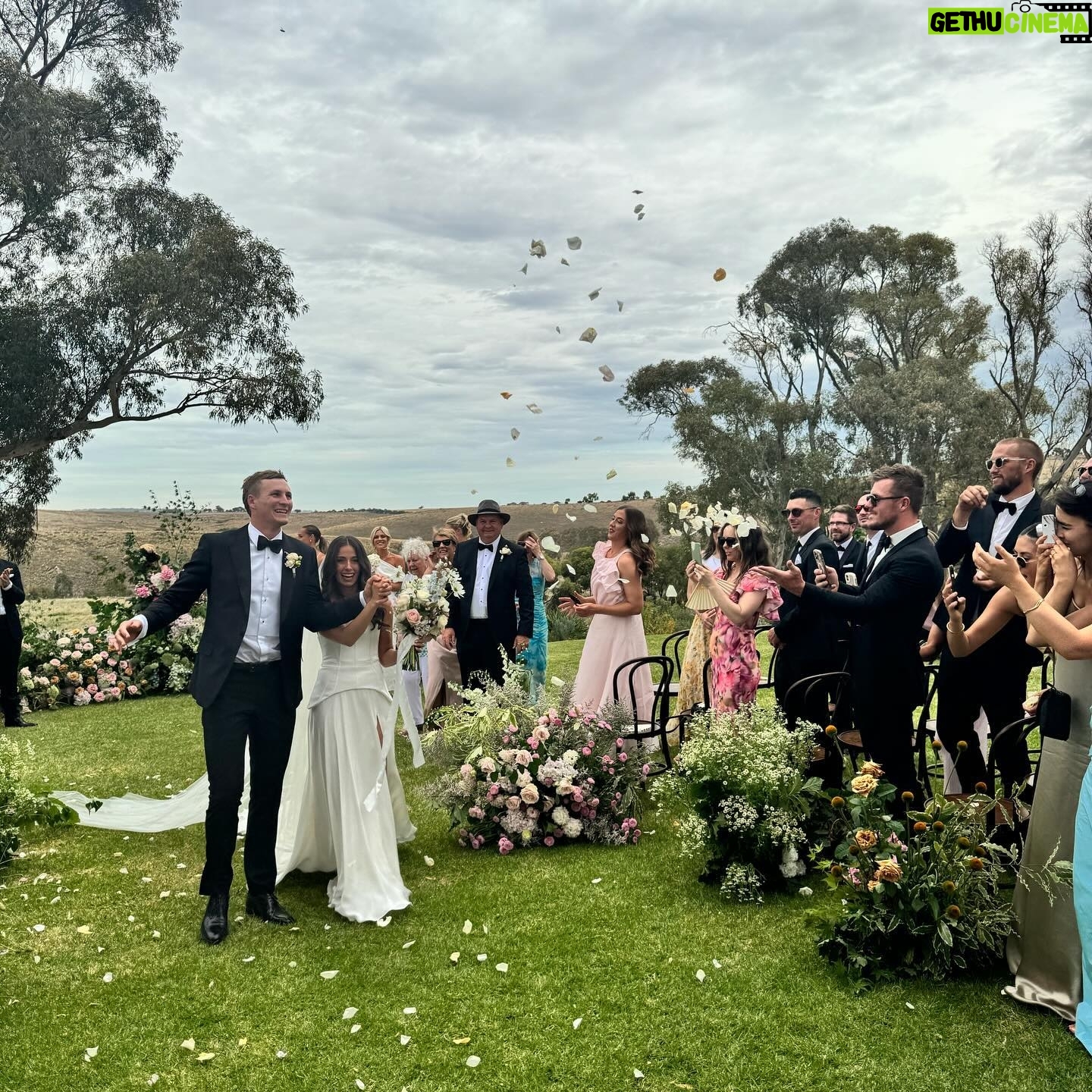 Rory Sloane - 8.4K Likes - What an amazing few days!!
Love the Dawsons!
Love my friends!
And love my wife (R&B jukebox queen)