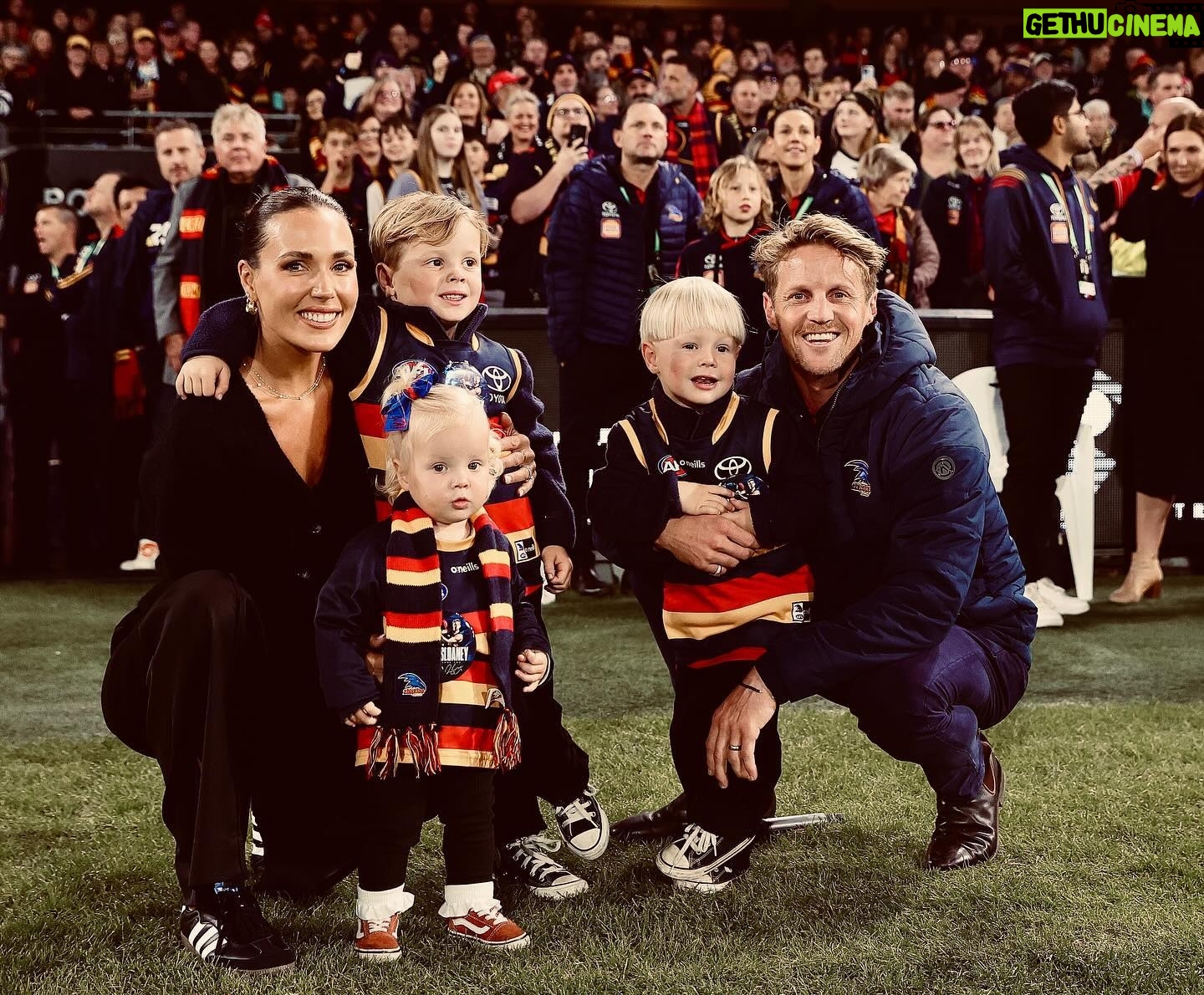 Rory Sloane - 11.9K Likes - Geeeeeeeeeeee…. Big week… Lots of love shared… Thank you everyone for making this week unforgettable!!
I love you all ❤️💛💙